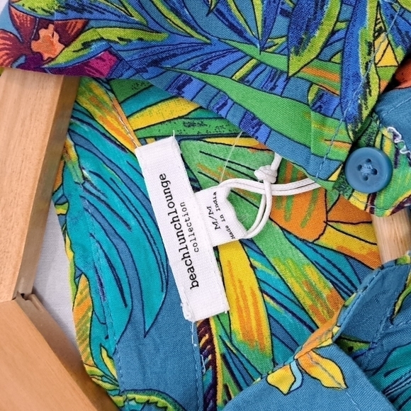 BeachLunchLounge Paradise Teal Sleeveless Button-Up | Tropical Print | M NWT - Picture 2 of 8